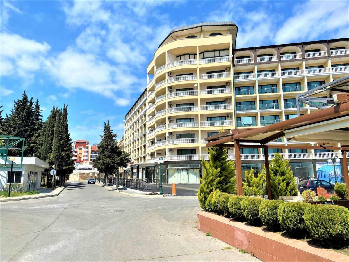 Menada Miramar Palace Apartments ซันนีบีช ภายนอก รูปภาพ