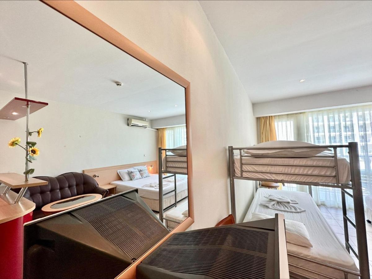 Menada Miramar Palace Apartments ซันนีบีช ภายนอก รูปภาพ