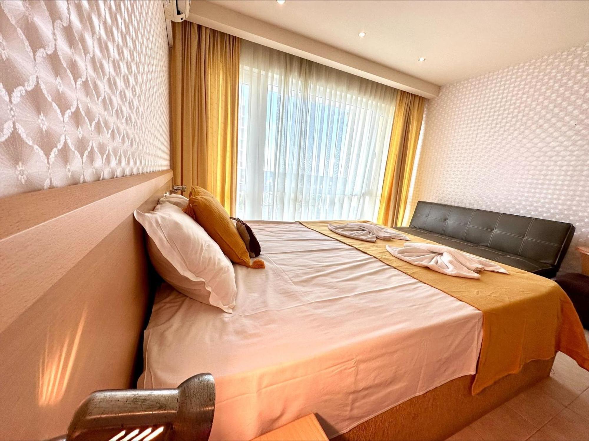 Menada Miramar Palace Apartments ซันนีบีช ภายนอก รูปภาพ