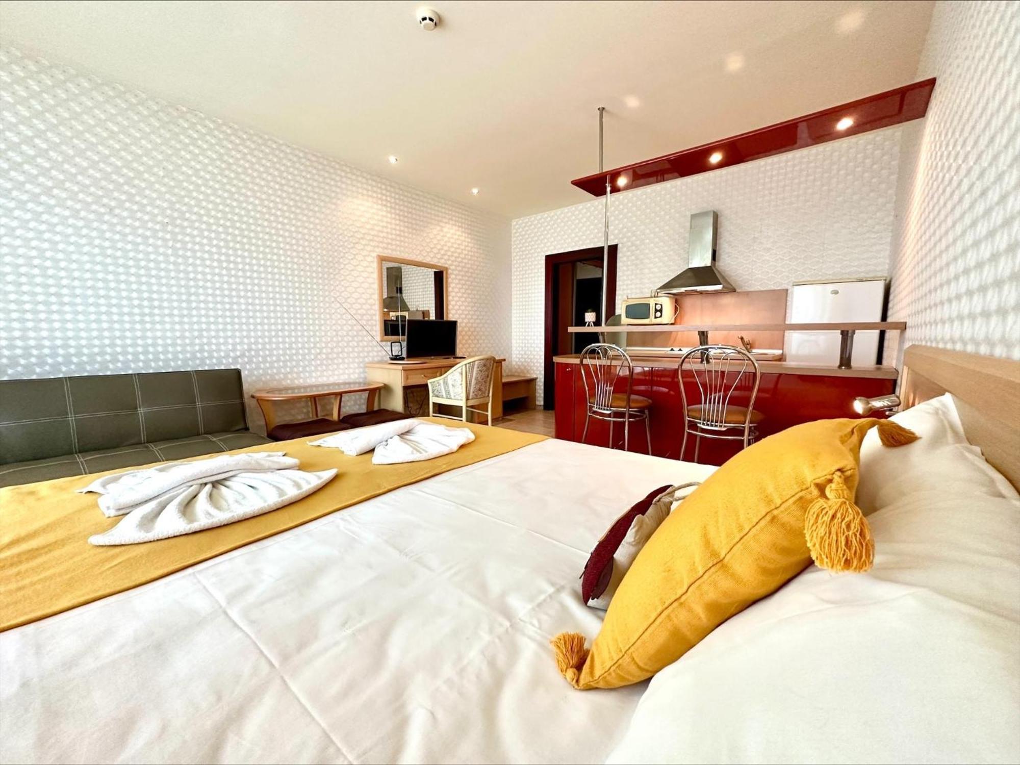 Menada Miramar Palace Apartments ซันนีบีช ภายนอก รูปภาพ
