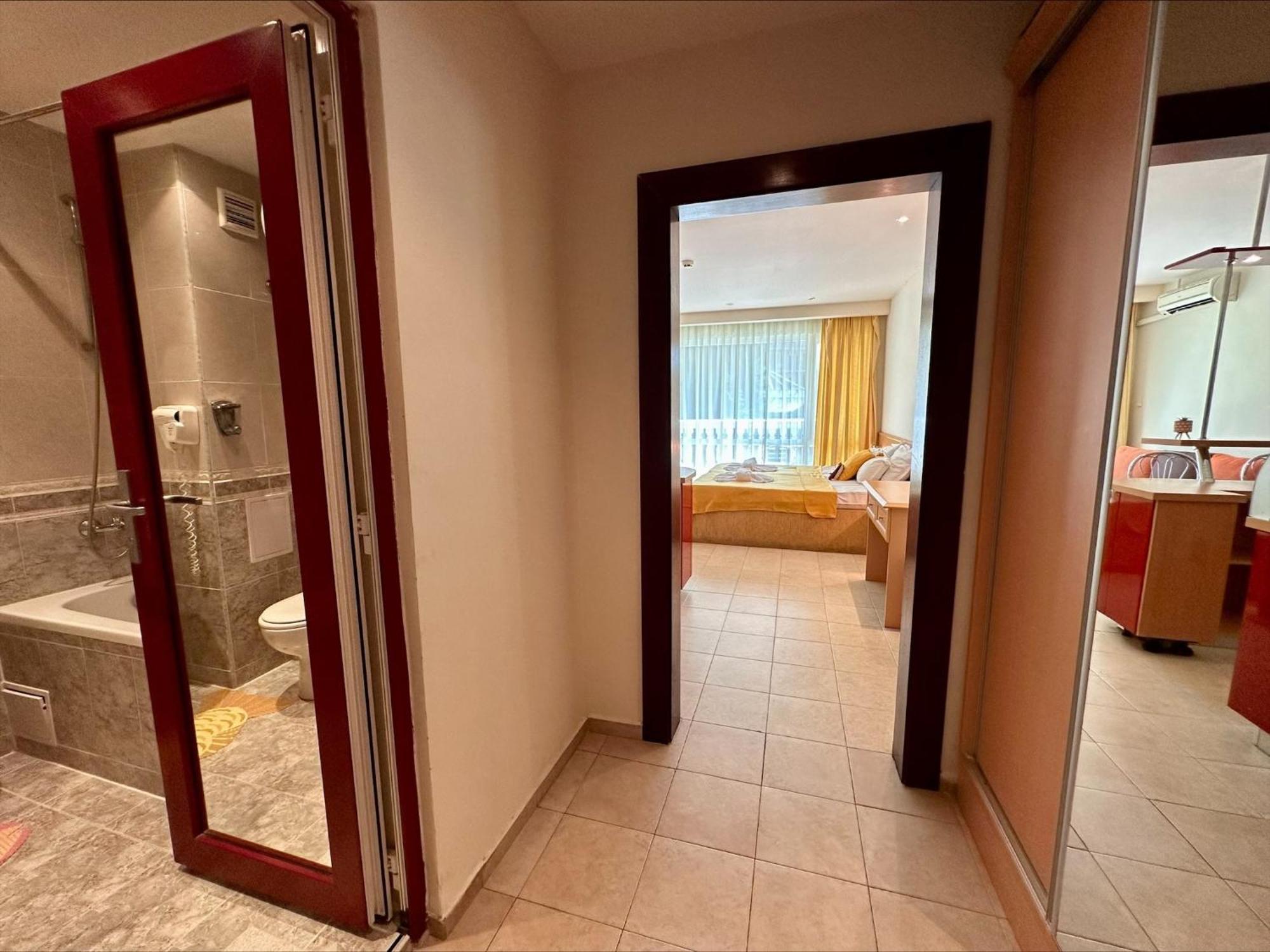 Menada Miramar Palace Apartments ซันนีบีช ภายนอก รูปภาพ