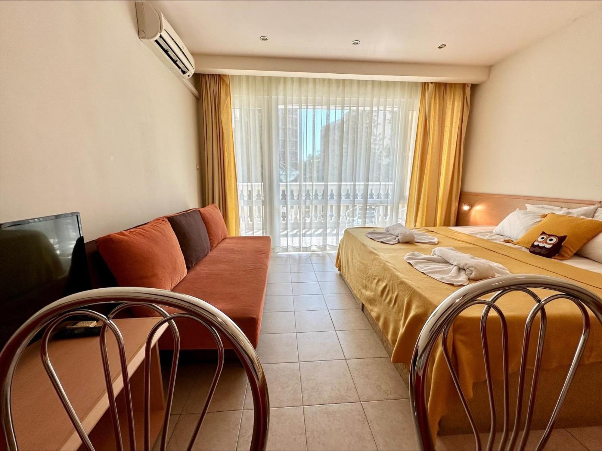 Menada Miramar Palace Apartments ซันนีบีช ภายนอก รูปภาพ