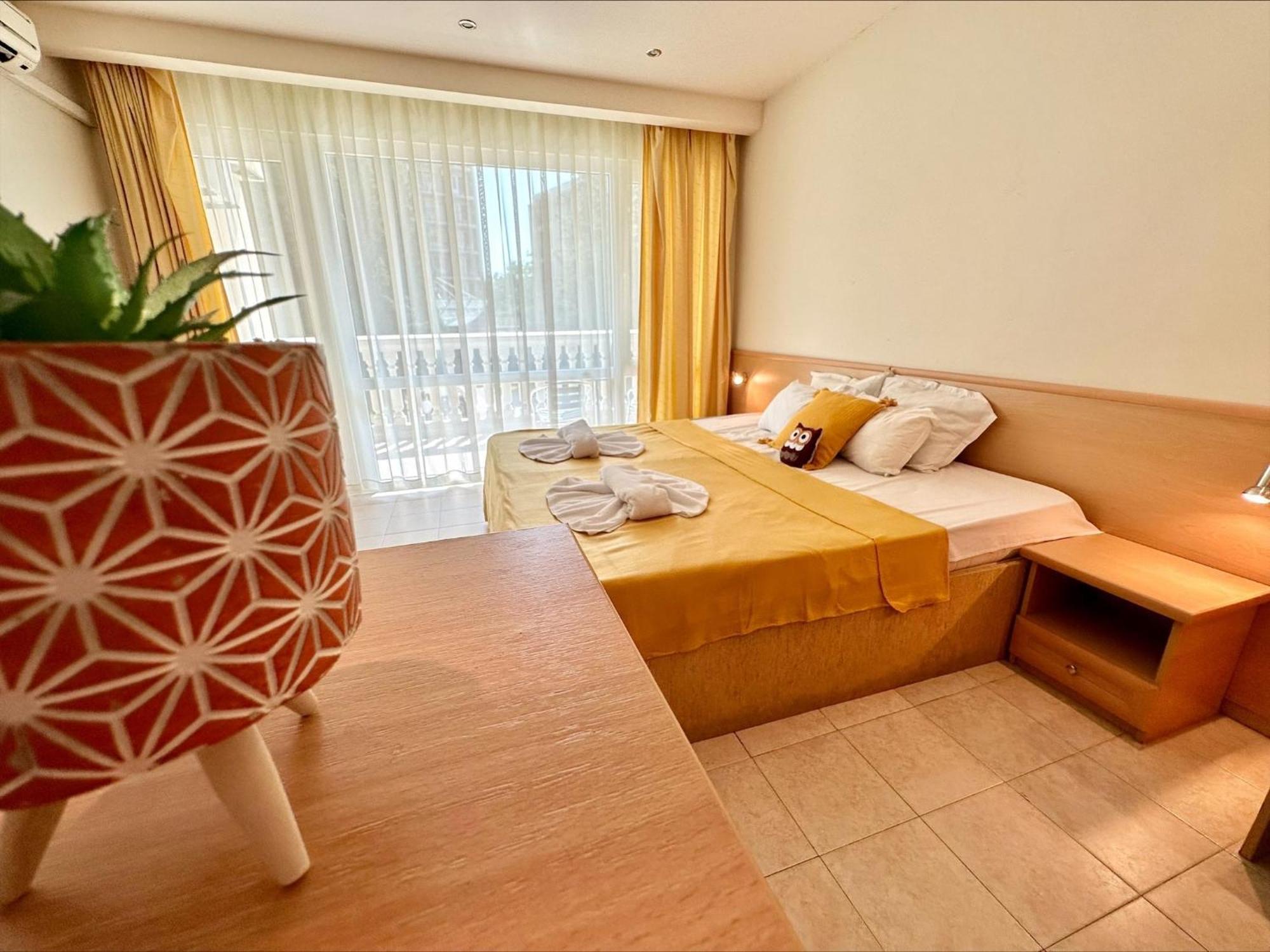 Menada Miramar Palace Apartments ซันนีบีช ภายนอก รูปภาพ